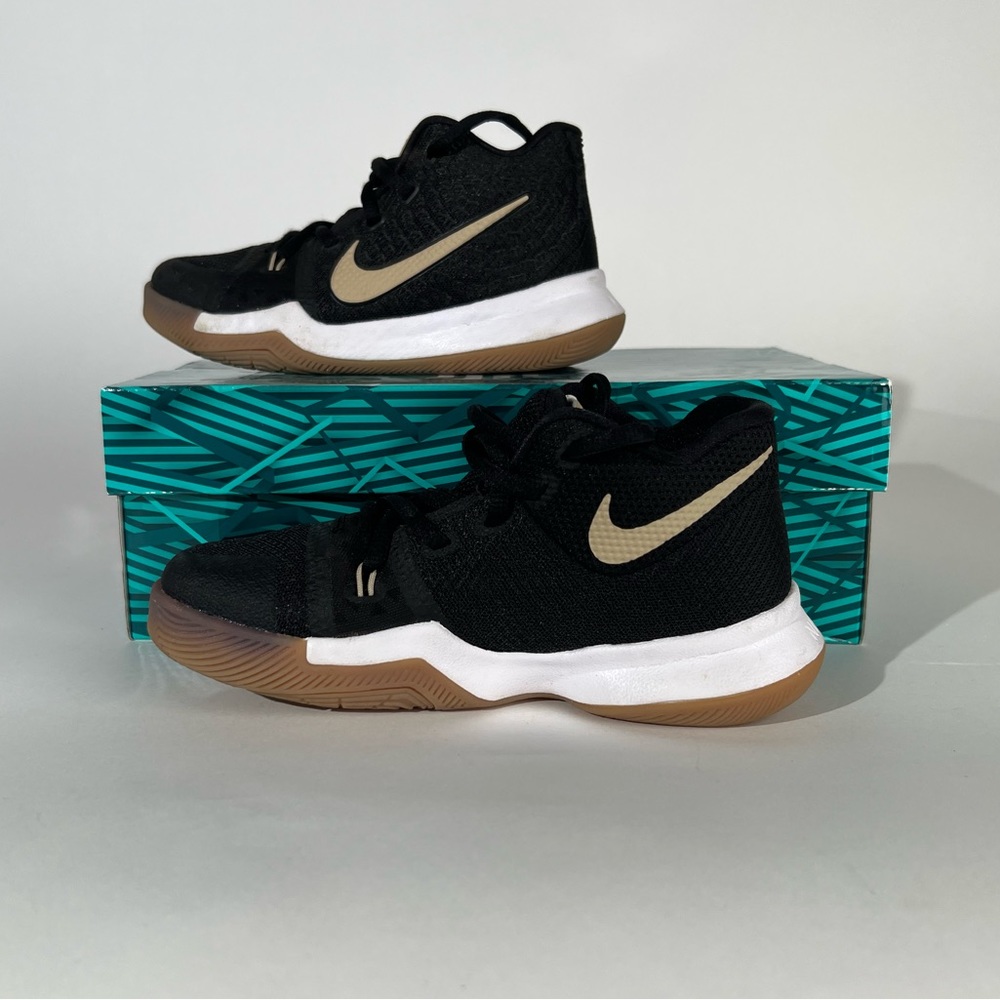 Kids Nike Kyrie 3 sneakers. Size 1Y